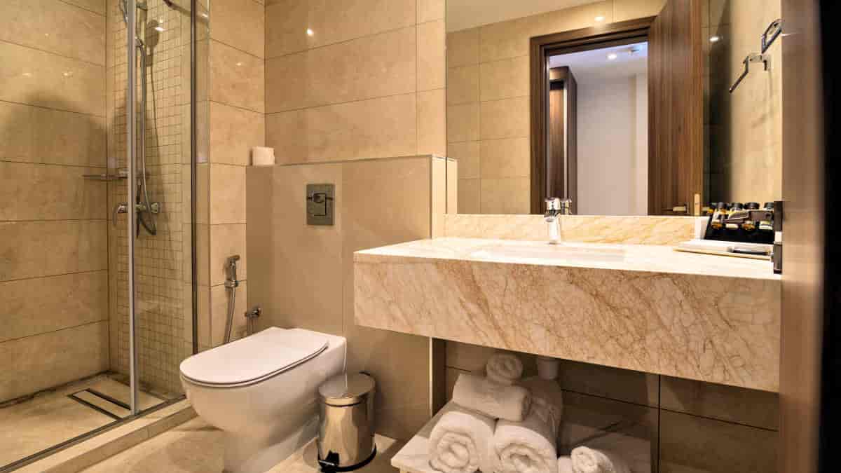 Leonardo Hotels & Resorts Mediterranean - 1075 - Bathroom in Hotel Room